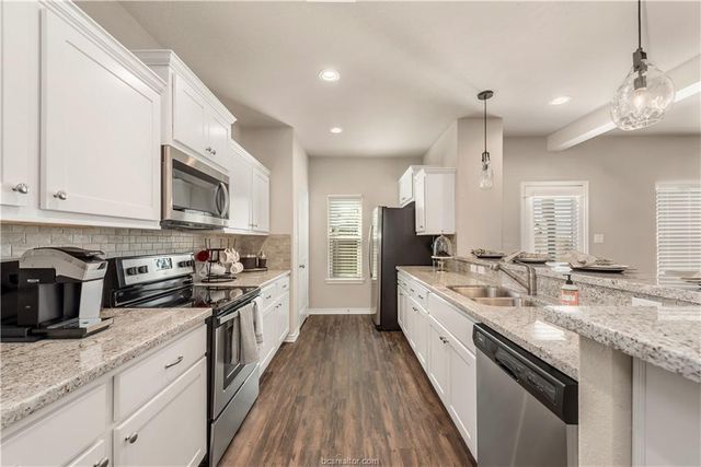 536 Momma Bear Drive, College Station, TX 77845