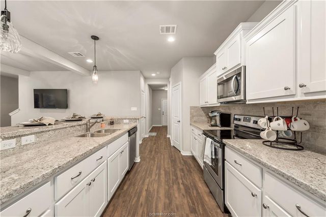 536 Momma Bear Drive, College Station, TX 77845