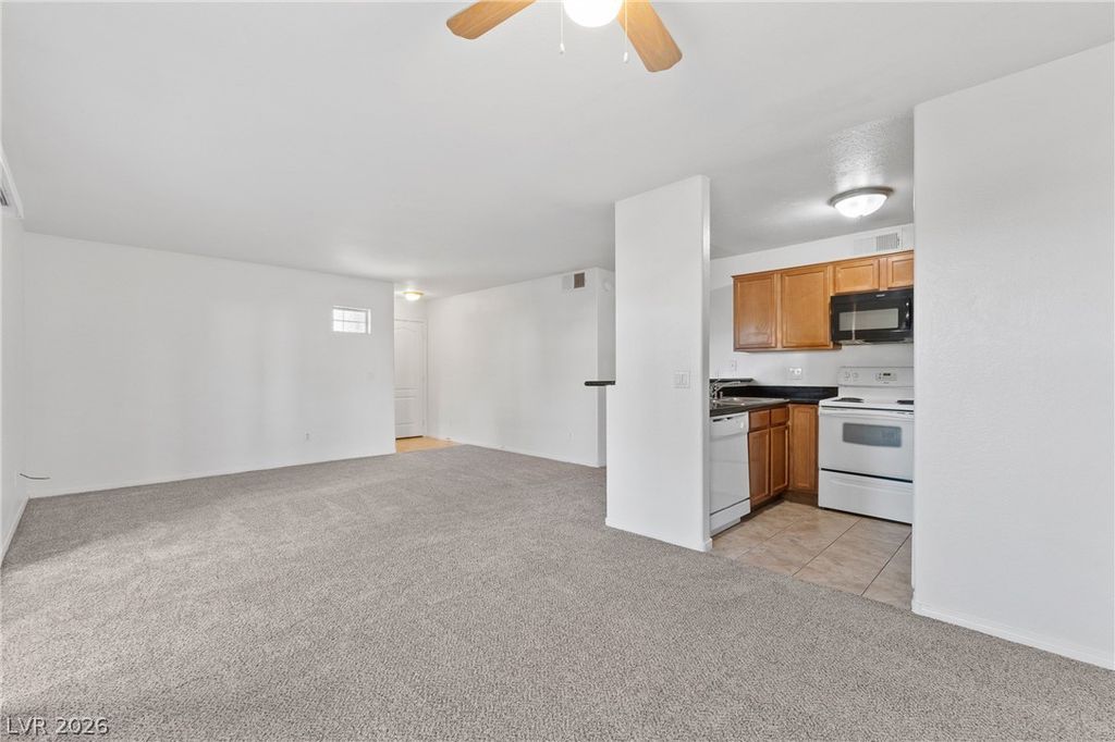9325 West Desert Inn Road 190, Las Vegas, NV 89117 — photo 4