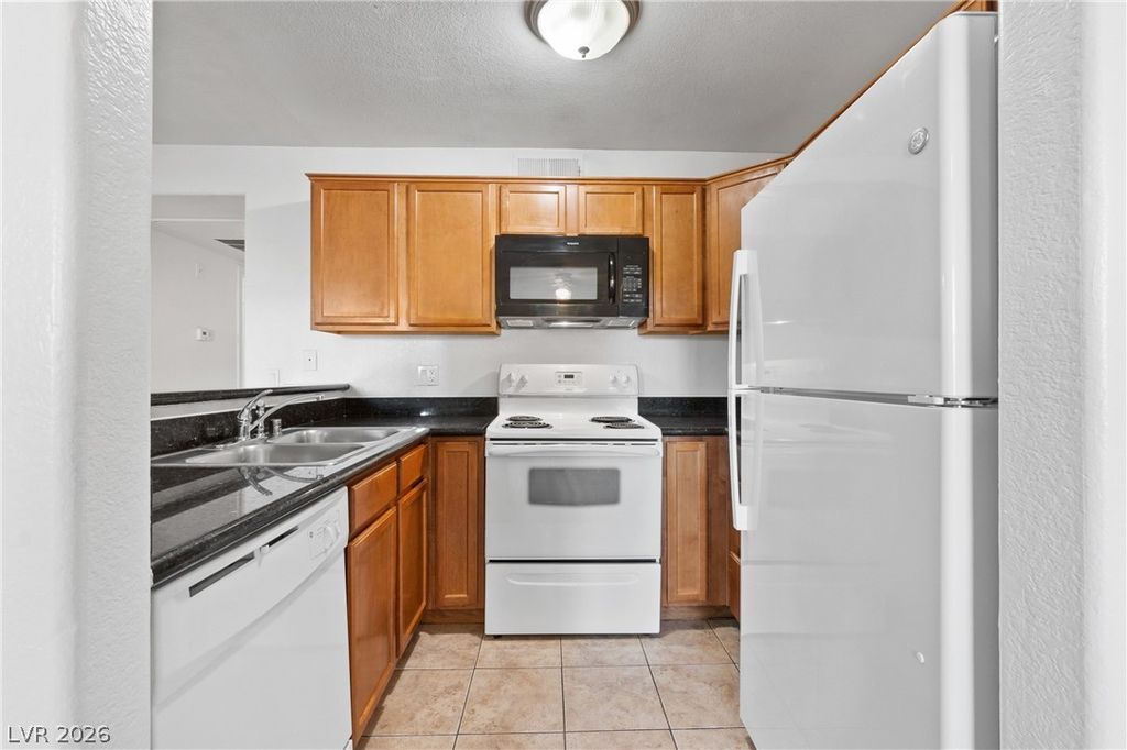9325 West Desert Inn Road 190, Las Vegas, NV 89117 — photo 5