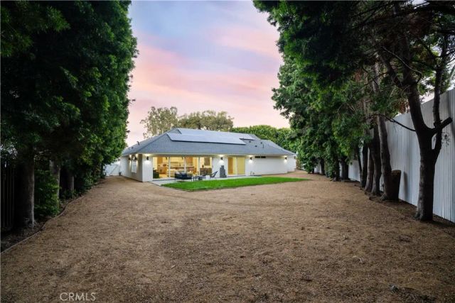 2055 Calvert Avenue, Costa Mesa, CA 92626