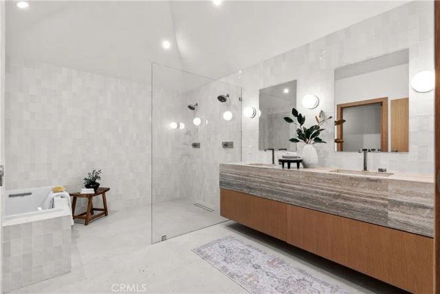 2055 Calvert Avenue, Costa Mesa, CA 92626