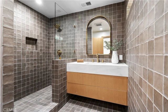 2055 Calvert Avenue, Costa Mesa, CA 92626