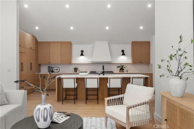 2055 Calvert Avenue, Costa Mesa, CA 92626