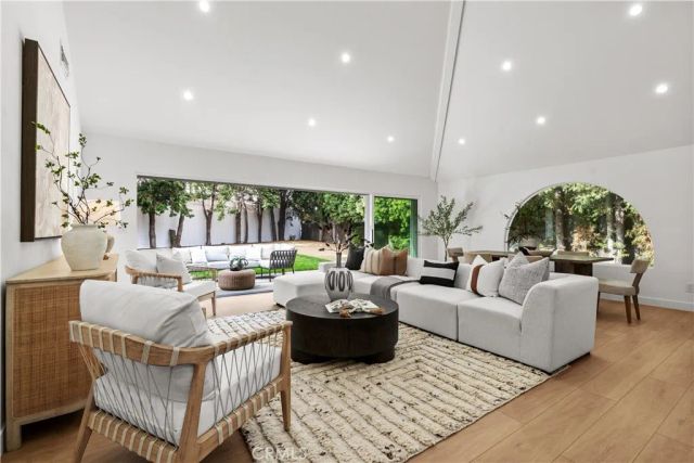 2055 Calvert Avenue, Costa Mesa, CA 92626