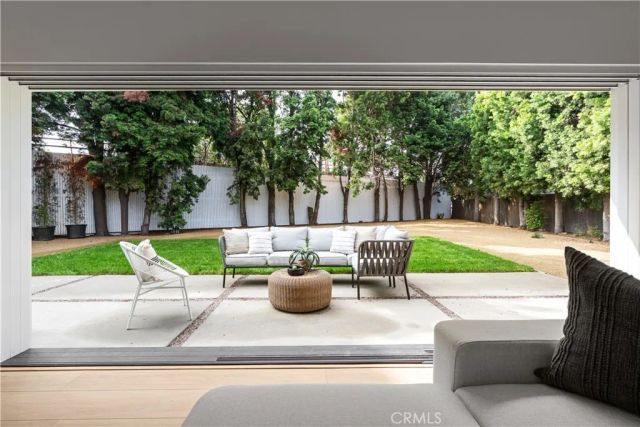 2055 Calvert Avenue, Costa Mesa, CA 92626