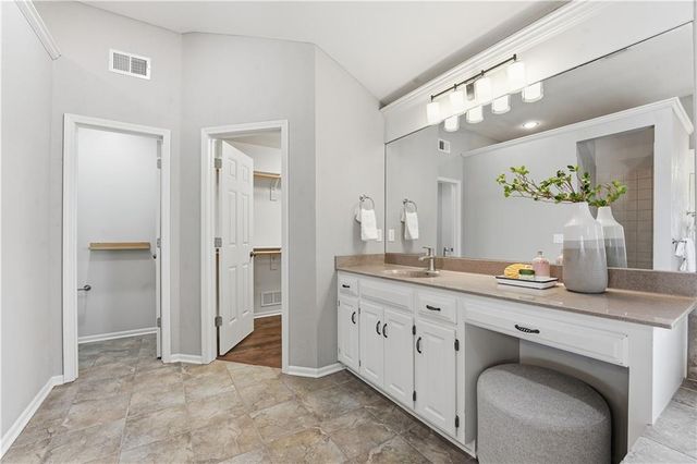 9120 W 156th Place, Overland Park, KS 66221