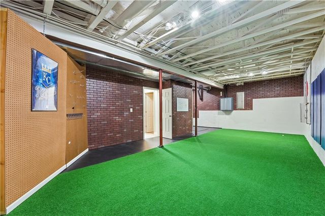 9120 W 156th Place, Overland Park, KS 66221