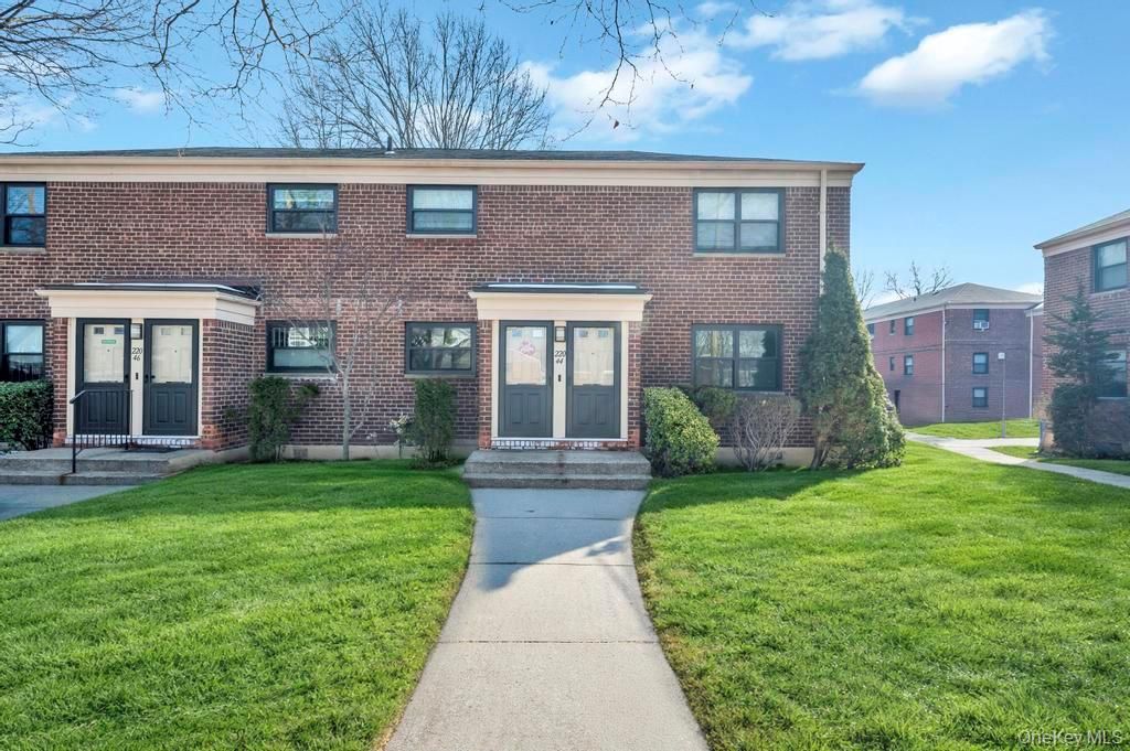220-44 73rd Avenue 26A1, Oakland Gardens, NY 11364 — photo 2