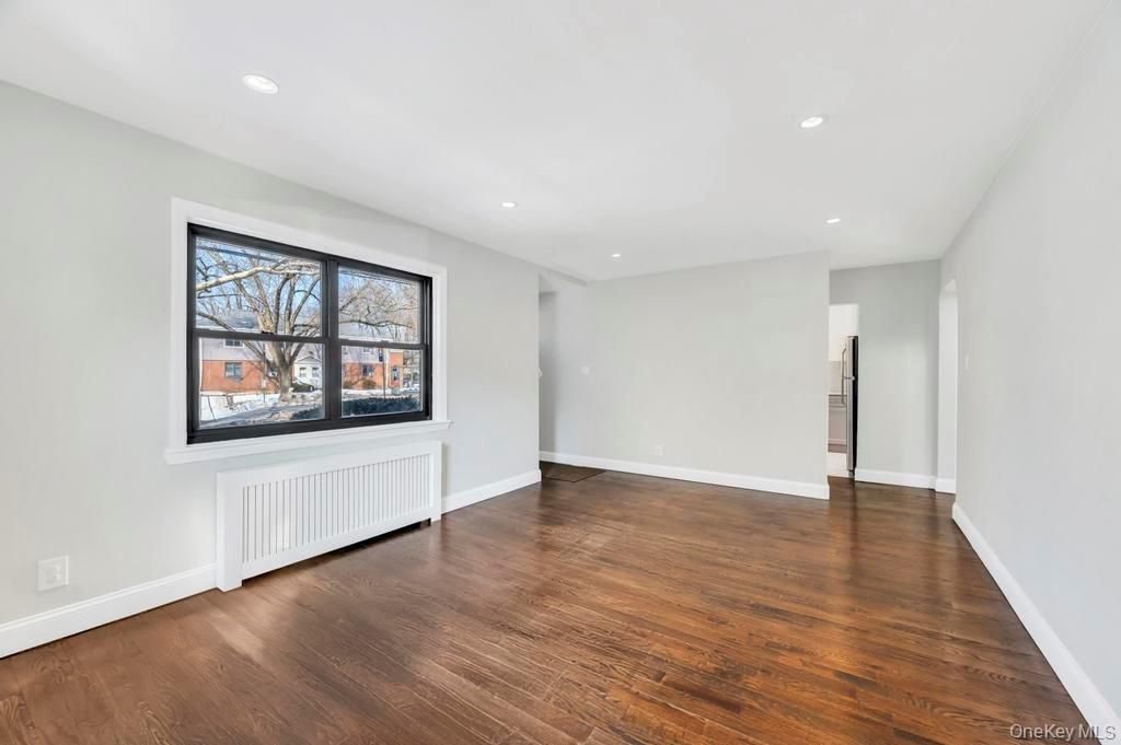 220-44 73rd Avenue 26A1, Oakland Gardens, NY 11364 — photo 5