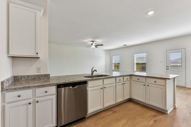 235 Surrey Oaks, Maxwell, TX 78656