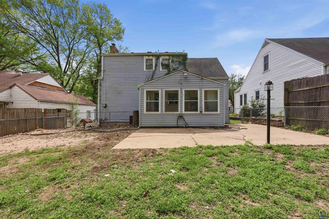 3124 SW 11th ST, Topeka, KS 66604