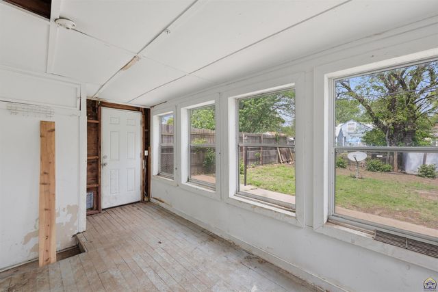 3124 SW 11th ST, Topeka, KS 66604