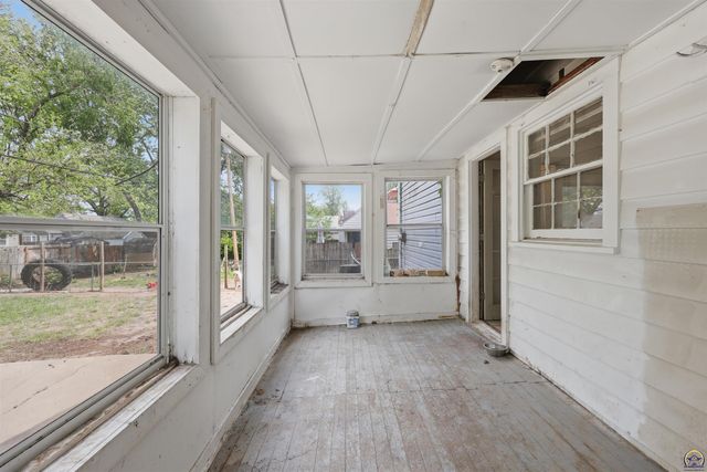 3124 SW 11th ST, Topeka, KS 66604