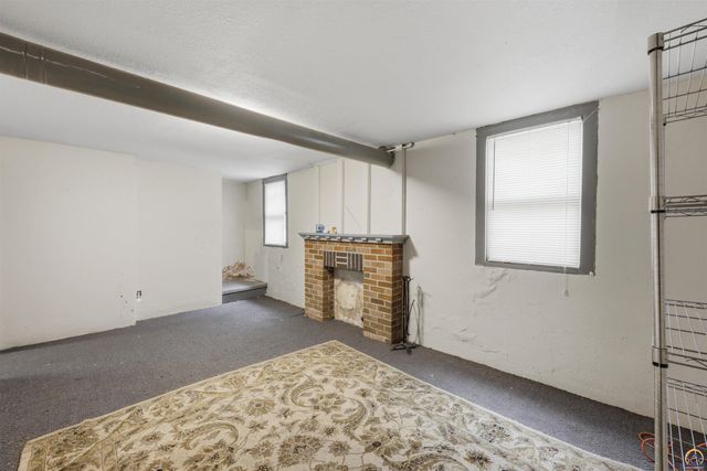 3124 SW 11th ST, Topeka, KS 66604