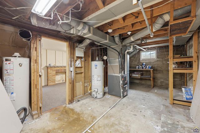 3124 SW 11th ST, Topeka, KS 66604