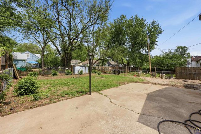 3124 SW 11th ST, Topeka, KS 66604