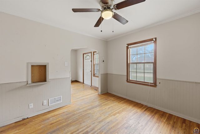3124 SW 11th ST, Topeka, KS 66604