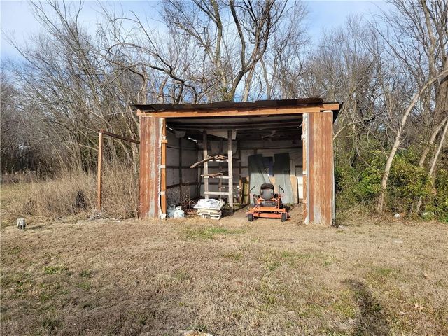 662 E 600th Avenue, Pittsburg, KS 66762