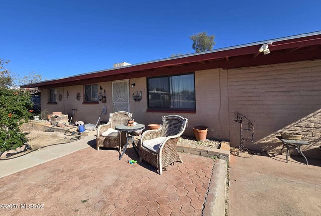 13704 N Reyher Avenue, Marana, AZ 85653