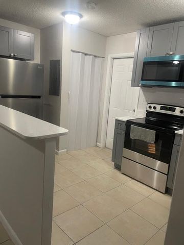 322 SW 2nd Street 3, Pompano Beach, FL 33060