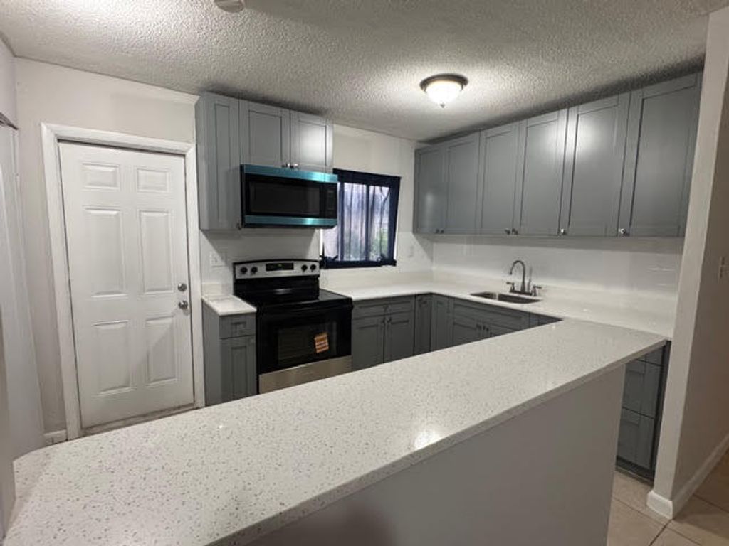 322 SW 2nd Street 3, Pompano Beach, FL 33060