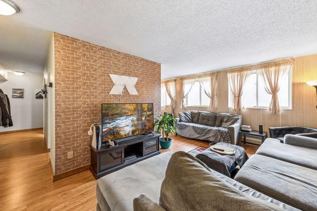 2381 Unity Avenue N, Golden Valley, MN 55422
