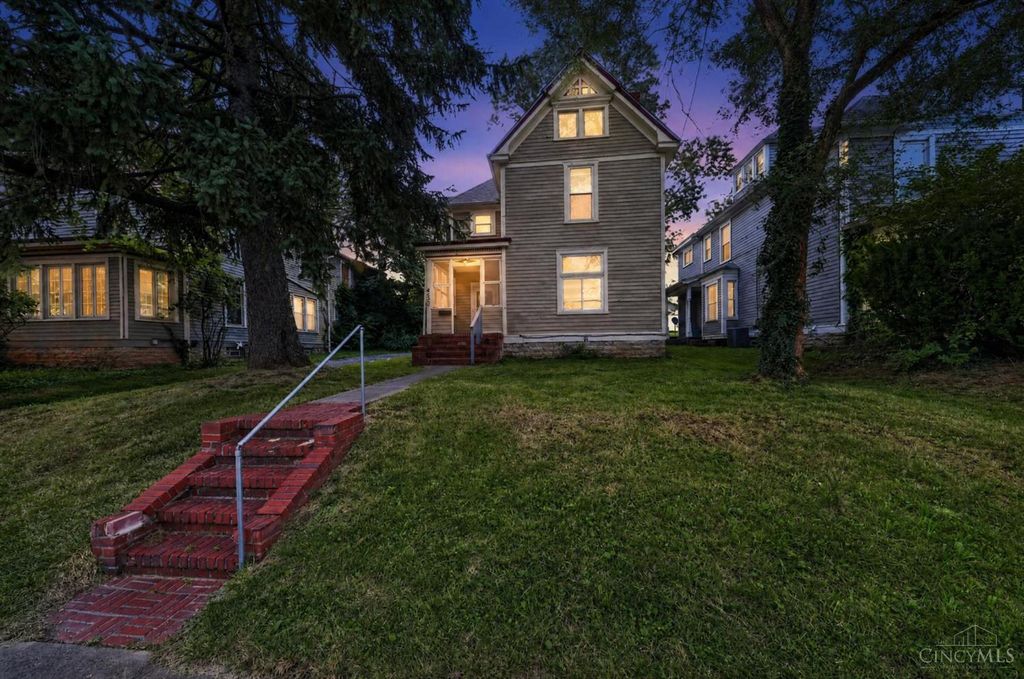4530 Whetsel Avenue, Cincinnati, OH 45227