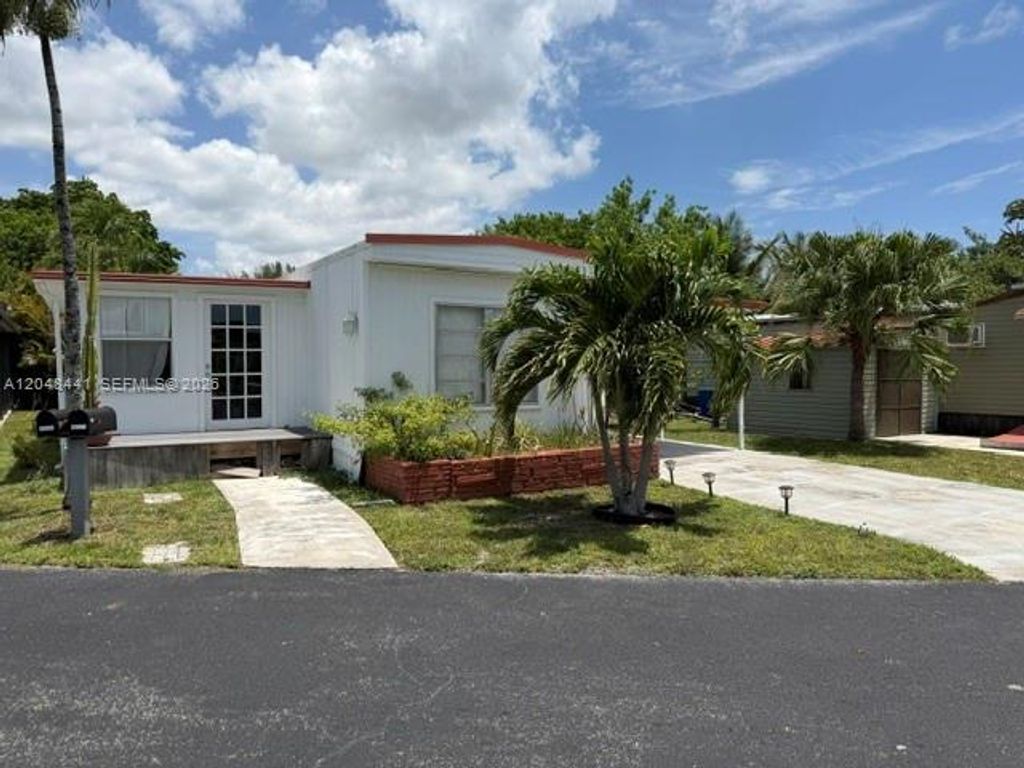 5331 SW 35th Street, Davie, FL 33314