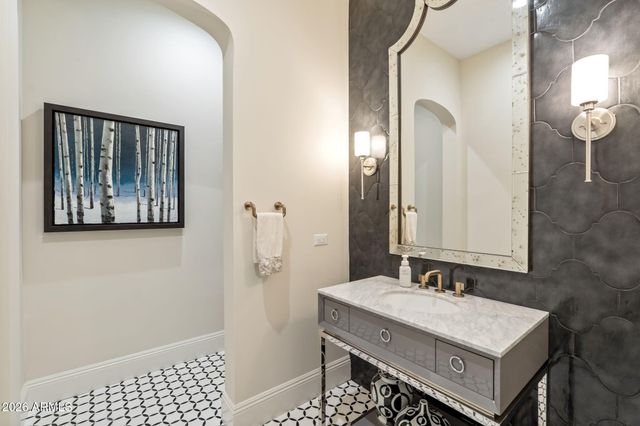 6029 N 62ND Place, Paradise Valley, AZ 85253