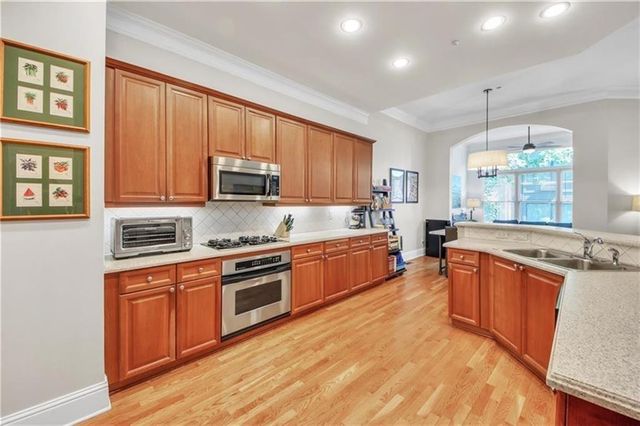 1037 Emory Parc Place, Decatur, GA 30033
