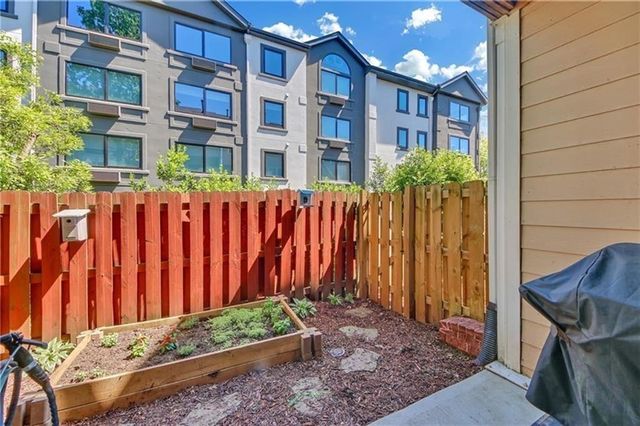 1037 Emory Parc Place, Decatur, GA 30033
