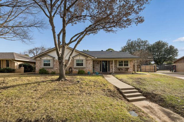 413 Baker Drive, Hurst, TX 76054