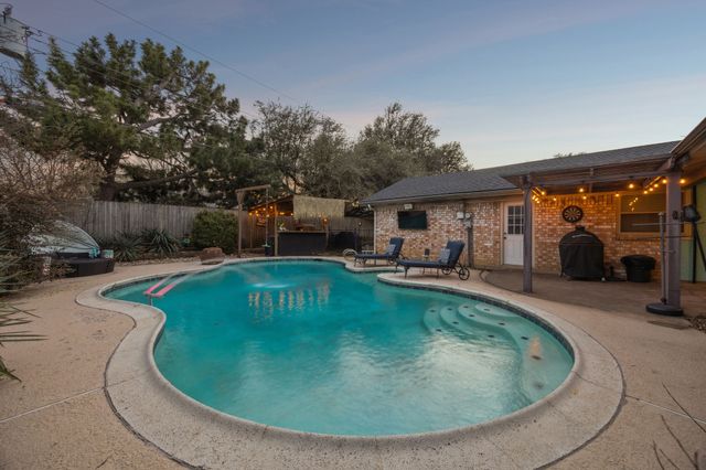 413 Baker Drive, Hurst, TX 76054