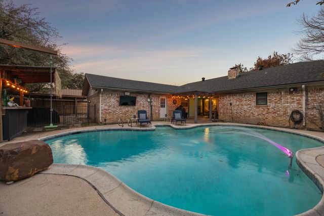 413 Baker Drive, Hurst, TX 76054