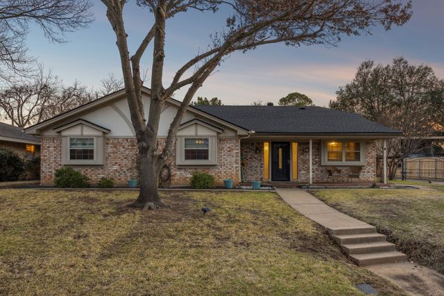 413 Baker Drive, Hurst, TX 76054