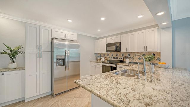 225 HOURGLASS WAY 106, Sarasota, FL 34242
