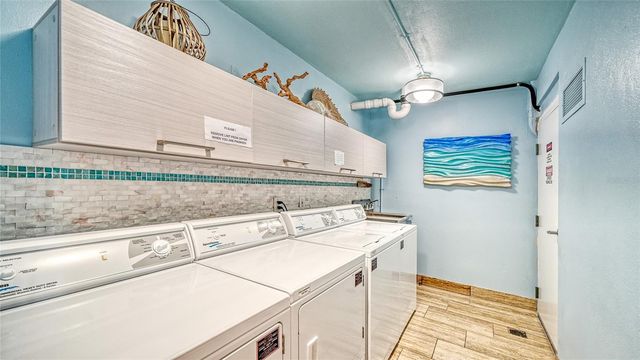 225 HOURGLASS WAY 106, Sarasota, FL 34242