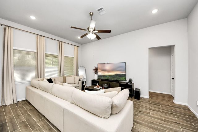 6618 Beacon View Drive, Baytown, TX 77521