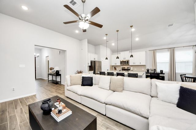 6618 Beacon View Drive, Baytown, TX 77521