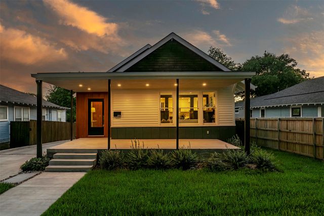 2716 College Avenue, Fort Worth, TX 76110