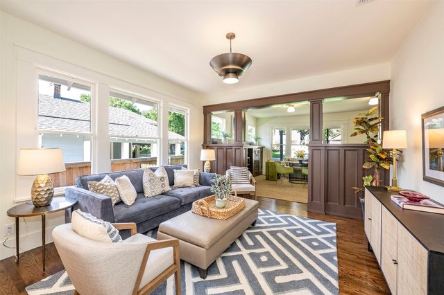 2716 College Avenue, Fort Worth, TX 76110