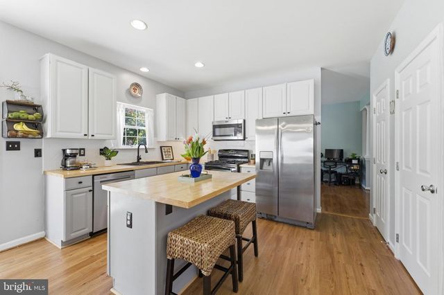 14889 GREENHILL CROSSING DR, Haymarket, VA 20169