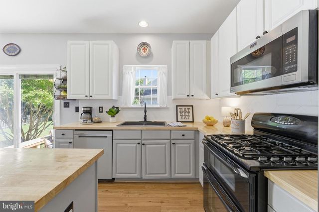 14889 GREENHILL CROSSING DR, Haymarket, VA 20169