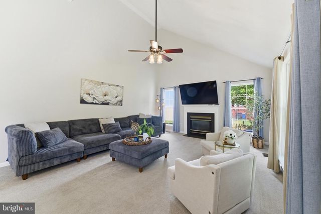 14889 GREENHILL CROSSING DR, Haymarket, VA 20169