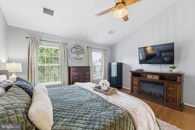 14889 GREENHILL CROSSING DR, Haymarket, VA 20169