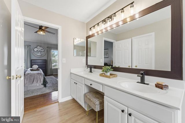 14889 GREENHILL CROSSING DR, Haymarket, VA 20169