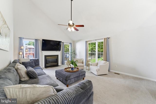 14889 GREENHILL CROSSING DR, Haymarket, VA 20169