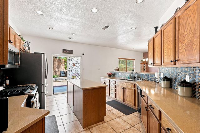 3032 Cochiti Street NE, Rio Rancho, NM 87144