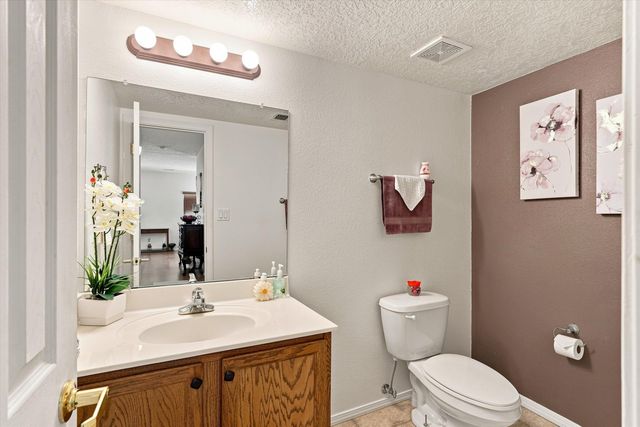 3032 Cochiti Street NE, Rio Rancho, NM 87144
